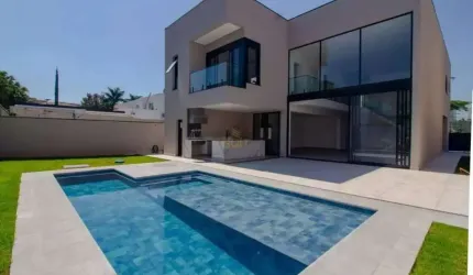 Residencial 2 - Casa com 430m², 4 Suítes, 3 Vagas, Piscina e Churrasqueira em Ba