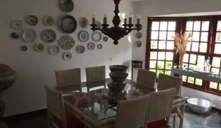 Alphaville 4 - Casa com 300 m², 3 Dorm (2 Suítes), 2 Vagas, Piscina e Ótimo Laze