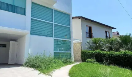 Alphaville 11 - Casa com 259m², 3 Suítes, Hidro e Churrasqueira em Santana de Pa