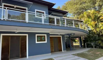 Alphaville 12 - Casa com 540m², 4 Suítes, 6 Vagas, Churrasqueira e Piscina em  S
