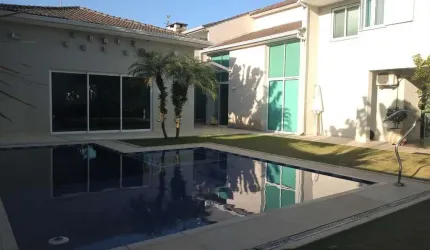 Residencial Três - Casa com 720m², 4 Dorm (2 Suítes), 2 Vagas, Churrasqueira e P