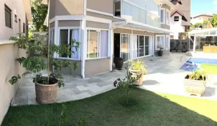 Alphaville 09 - Casa com 3 Suítes, 4 Vagas, 7 Banheiros, Piscina, Escritório Em