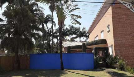 Alphaville 12 - Casa com 500m², 4 Vagas, 2 Suítes, Piscina, 6 Banheiro, Escritór