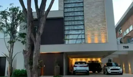 Alphaville 01 - Casa com 748m², 5 Suítes, 10 Vagas, Piscina, Churrasqueira, Lare