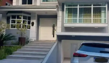 Alphaville 11 - Casa com 421m², 4 Suítes, Piscina, Churrasqueira, Lavabo, Lareir