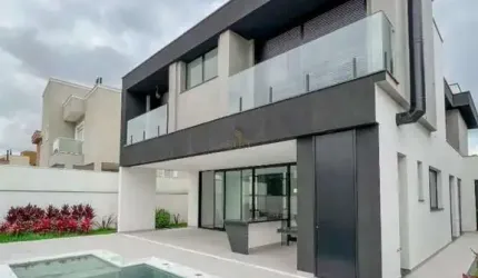 Burle Marx - Casa com 342m², 4 Vagas, 4 Suítes, Piscina, Banheira e Despensa em