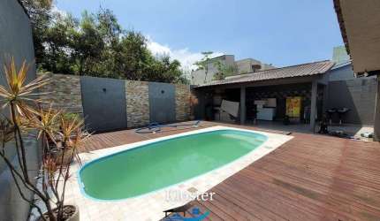 Casa a Venda com Piscina no Balneário Ipanema