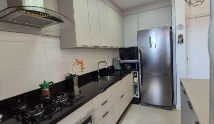 Apartamento com suíte e vista mar - São José