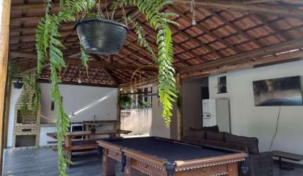 Casa à Venda em Coroa Vermelha: 4 Dorms, 5 Banheiros, R$900k
