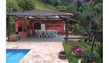 Linda chácara com 5000m² em Suzano