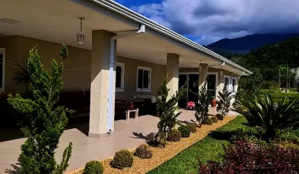 Belíssimo Sítio ao Lado das Praias do Pr. Pronto para Morar e Gerar Rendas.