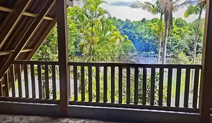 Belíssima Chacara de Lazer ao lado da Praia de Leste , Com acesso ao Mar.