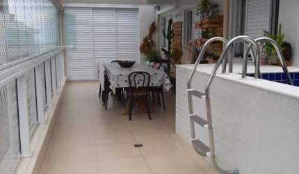 COBERTURA NO CENTRO DE BERTIOGA.