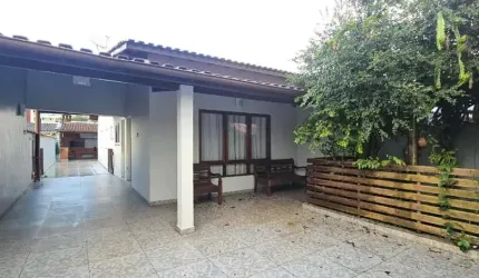 CASA PARA VENDANO CENTRO DE BERTIOGA.