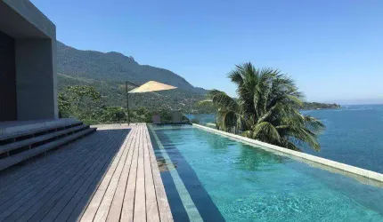 Linda casa frete ao mar, à venda na costeira da Feiticeira, Ilhabela - CA0497.