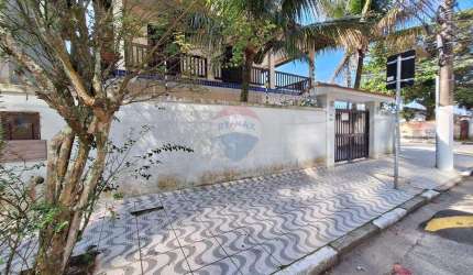 Sobrado  à Venda no Centro de Bertioga a 50 m da praia
