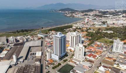 Apartamento à venda, no Bairro Kobrasol, São José-SC, com 2 quartos, sendo 1 suíte, com