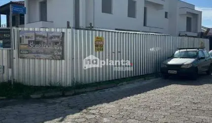 Sobrado à venda no Bairro Forquilhas em São José-SC, com 3 quartos, 1 suíte, 2 vagas
