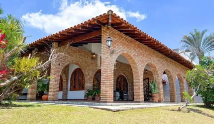 Casa térrea à venda no Condomínio Estância Marambaia em Vinhedo - SP