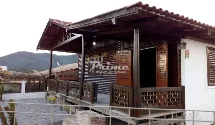 Casa de alvenaria e madeira em Bombas - Bombinhas-SC