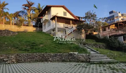 Casa com pátio Grande Centro - Bombinhas SC