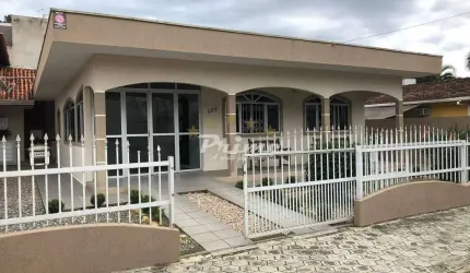 CASA 600m DO MAR NO CENTRO - BOMBINHAS/SC