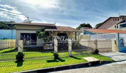 BELÍSSIMA CASA Á VENDA NO BAIRRO JOSÉ AMÂNDIO - BOMBINHAS/SC