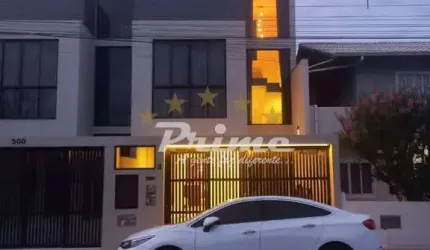 Casa Triplex á Venda - 3 Suítes - Bairro Bombas - Bombinhas/SC