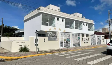 Sobrado Geminado à Venda com 2 Suítes - Bombinhas/SC