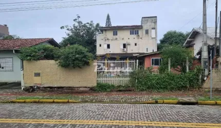 Lote com casa á Venda no Mariscal - Bombinhas/SC