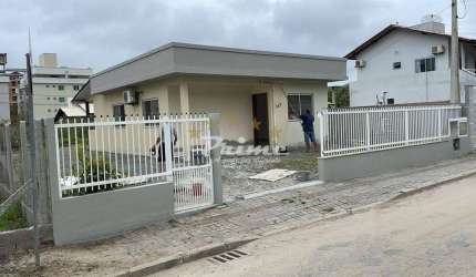 Casa de 2 Quartos à Venda - Bombas - Bombinhas/SC