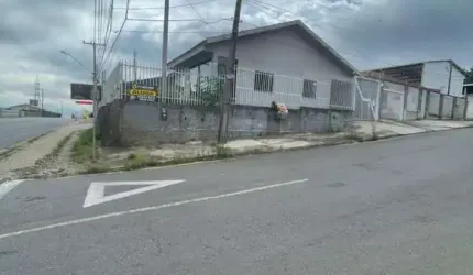 Casa de esquina no Jardim Carvalho