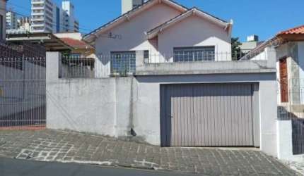 CASA PARA VENDA NO CENTRO
