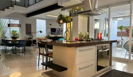 Linda casa em condomínio fechado no Jardim Novo Mundo!