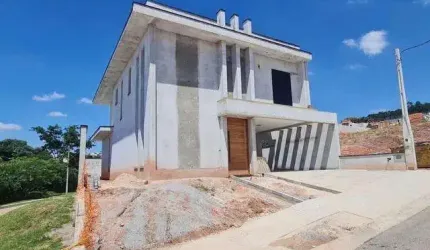 Essa casa é simplesmente incrível 3 suítes, piscina, ofurô, closet...! Linda, espaçosa confortável e luxuosa no condomínio Bella Vitta em Jundiaí SP