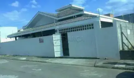 Casa Padrão em Jacareí
