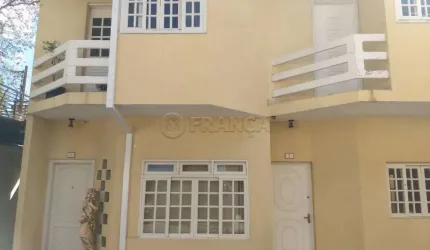 Casa em condomínio próximo ao centro.
