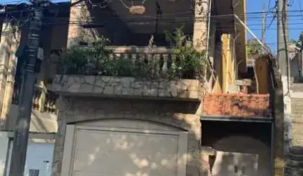 CASA 4 DORMITÓRIOS SENDO 1 SUITE BAIRRO PARQUE SANTO ANTONIO JACAREÍ