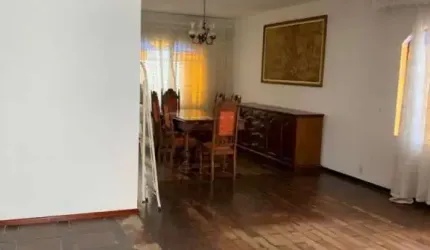 Casa com 4 Dormitórios sendo 1 Suíte !!!