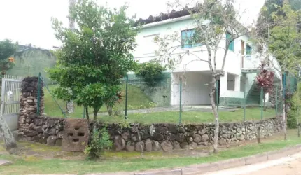 EXCELENTE CASA EM CARAGUATATUBA