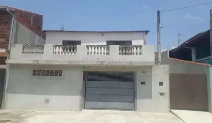 Casa de 03 Dormitórios, espaçosa em contato com a natureza. No Jardim Colônia - Jacareí SP