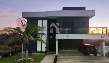 CASA EM CONDOMÍNIO FECHADO