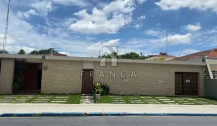 CASA COMERCIAL 3 DORMITÓRIOS SENDO 1 SUÍTE CENTRO DE JACAREÍ