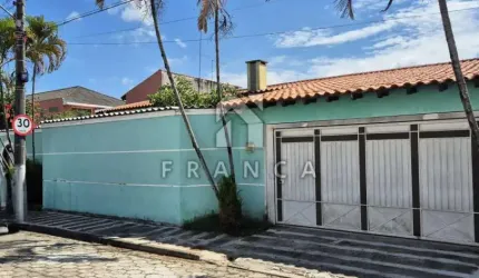 Casa térrea  404 m2 com Piscina e 600m2 de terreno