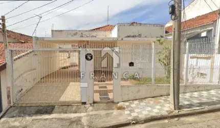 Casa Ampla à Venda no Centro de Jacareí ? Conforto e Localização Privilegiada!