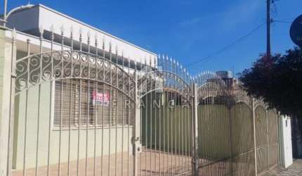 Procurando um imóvel que combine conforto para sua família e um excelente potencial para seu negócio? Este é o lugar perfeito!  3 Dormitórios, sendo 1 suíte espaçosa para mais privacidade.