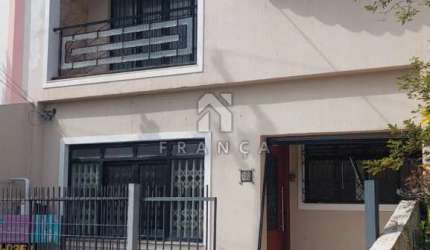 *Casa Comercial no centro de Jacareí*  Ótima oportunidade de espaço comercial no coração da cidade. Com 8 salas amplas e climatizadas, ideal para clínicas, mas também adaptável a diversos segmentos co