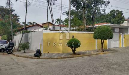 CASA - 03 DORMITÓRIOS - CIDADE JARDIM