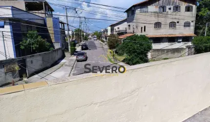Casa 3 quartos com amplo terreno e piscina, na Trindade - SG