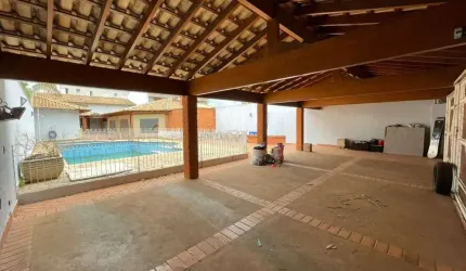 Casa em condomínio fechado com 2 quartos para alugar no Dois Córregos, Piracicaba  por R$ 4.000